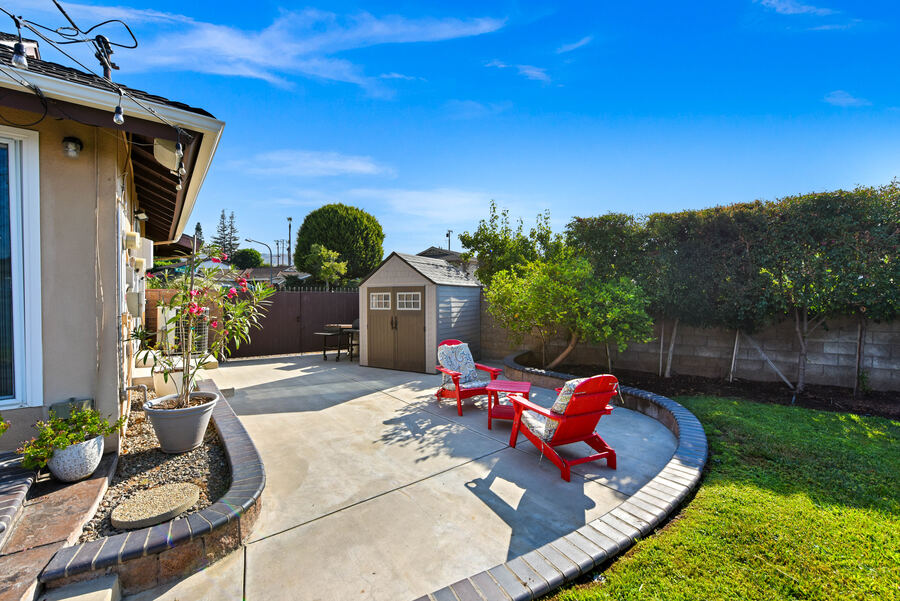 Backyard hardscape and outdoor seating